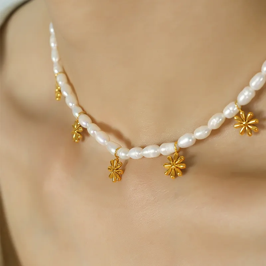 Collar perlas con flores
