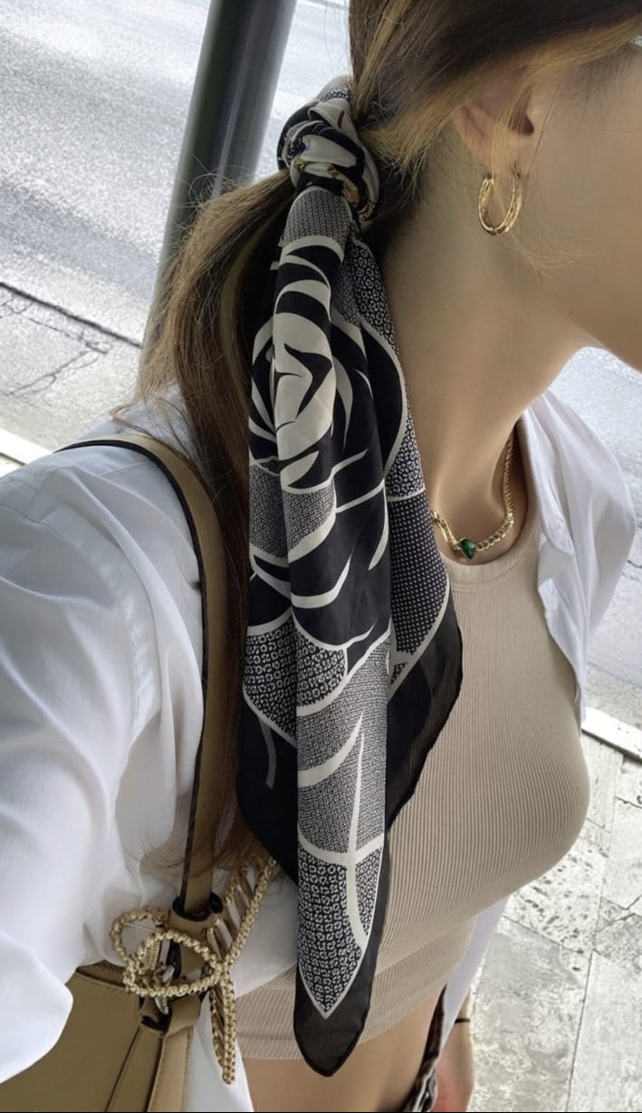 Pañoleta Gardenia negra