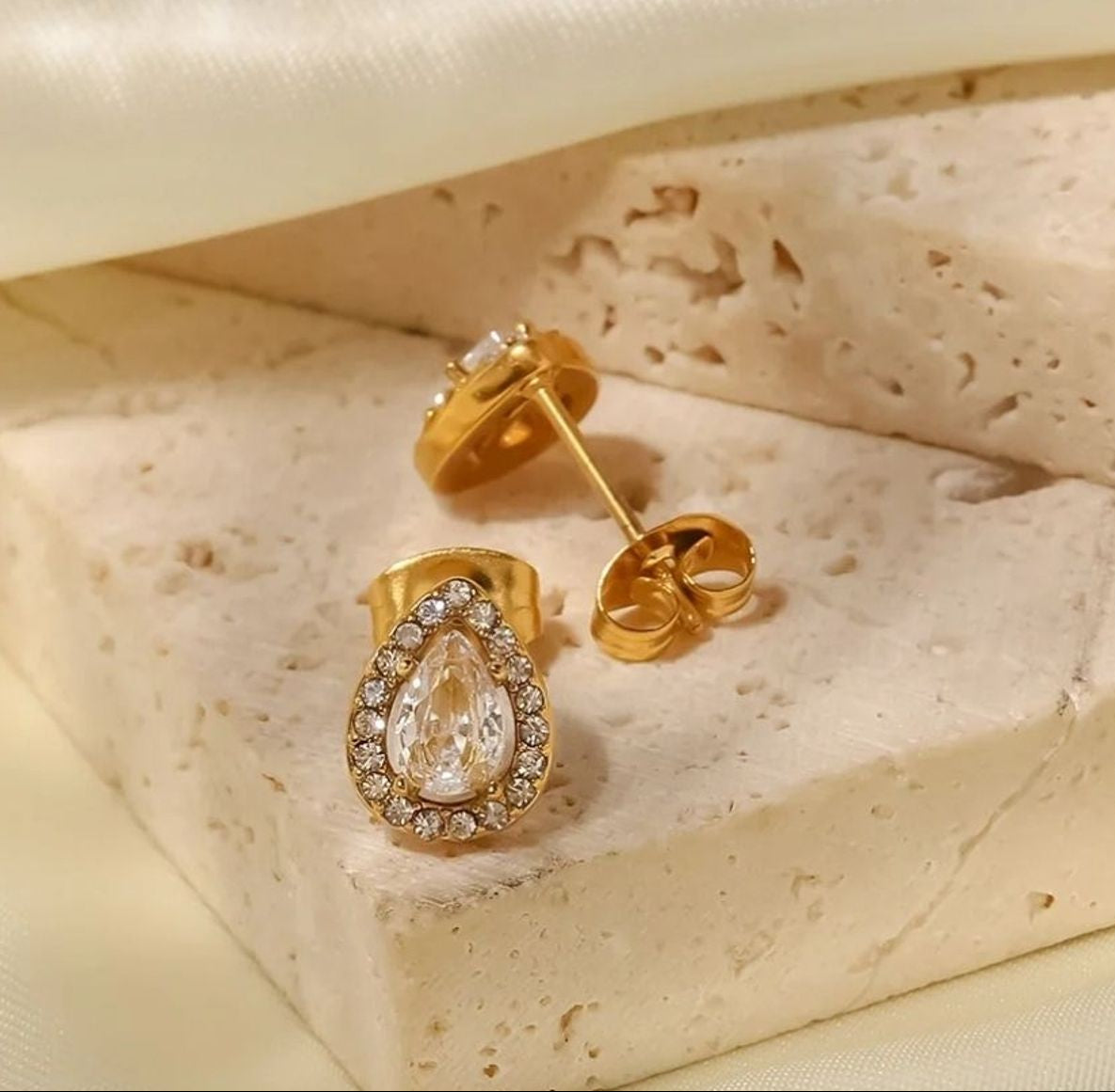Aretes Gota con circones