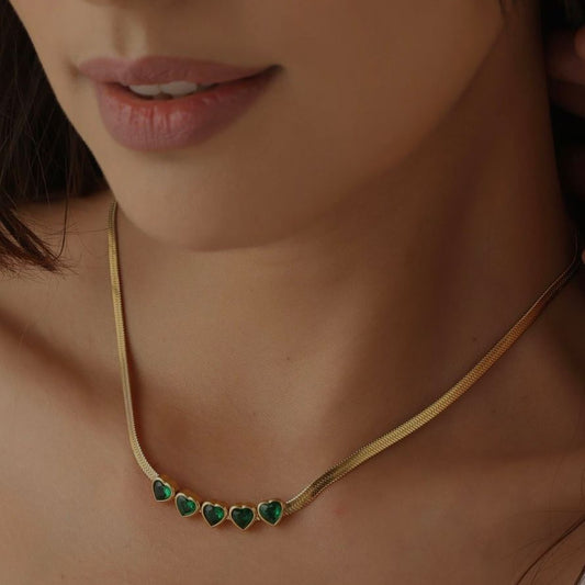 Collar Snake corazones verdes